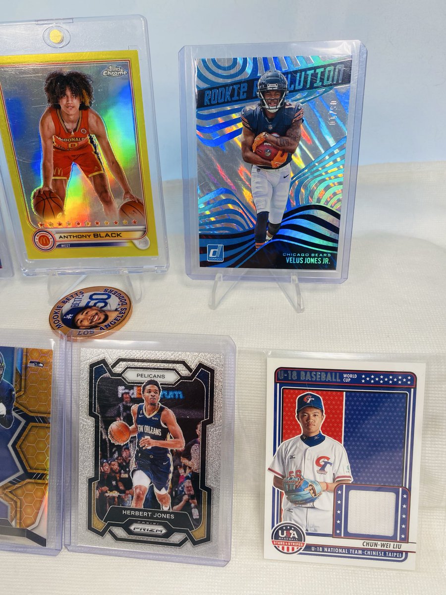 TheFootballPlan's tweet photo. Random cards being listed today! 

See something say something ;) https://t.co/XJ1SwVuYQz