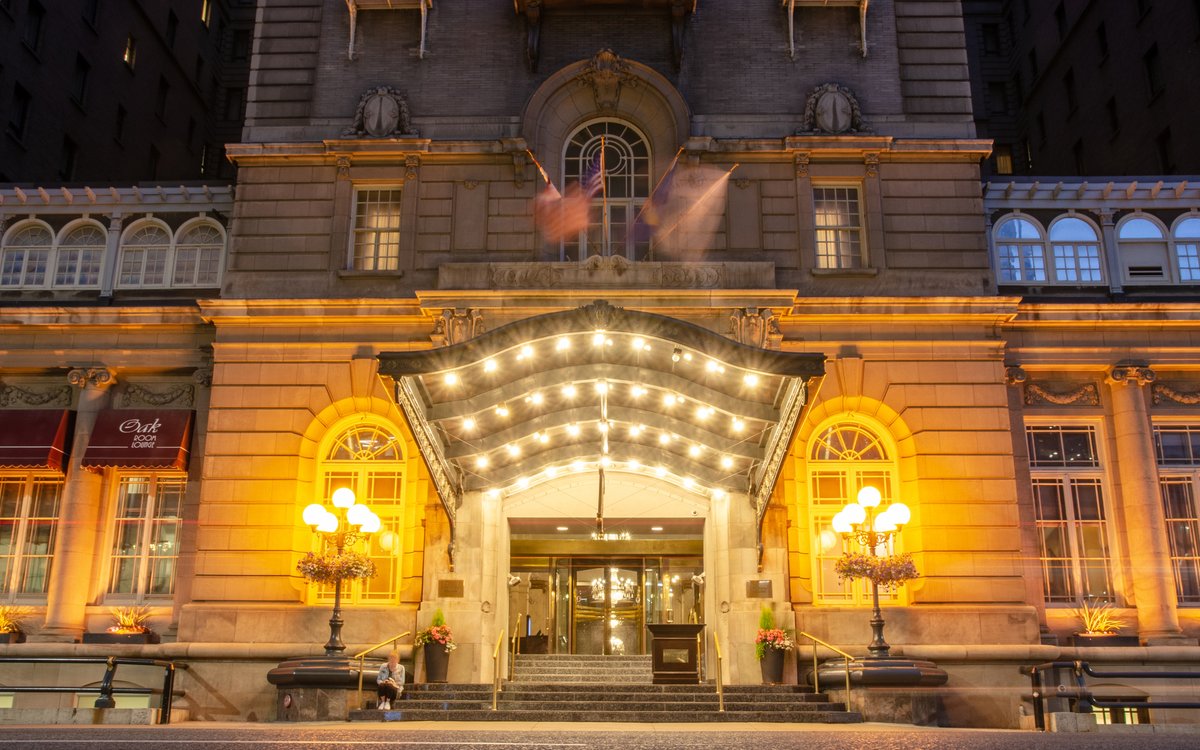 ElectricAutonmy's tweet photo. InnVest Hotels, which operates properties under brands including Marriott, Hilton, Fairmont, Sheraton and more, is partnering with Swift Charge to install more than 300 EV chargers across more than 70 property locations.

Read more:
https://t.co/OB7k2rJI39
#EVROADTRIPS #EVHOTELS https://t.co/bD98sCuZgO