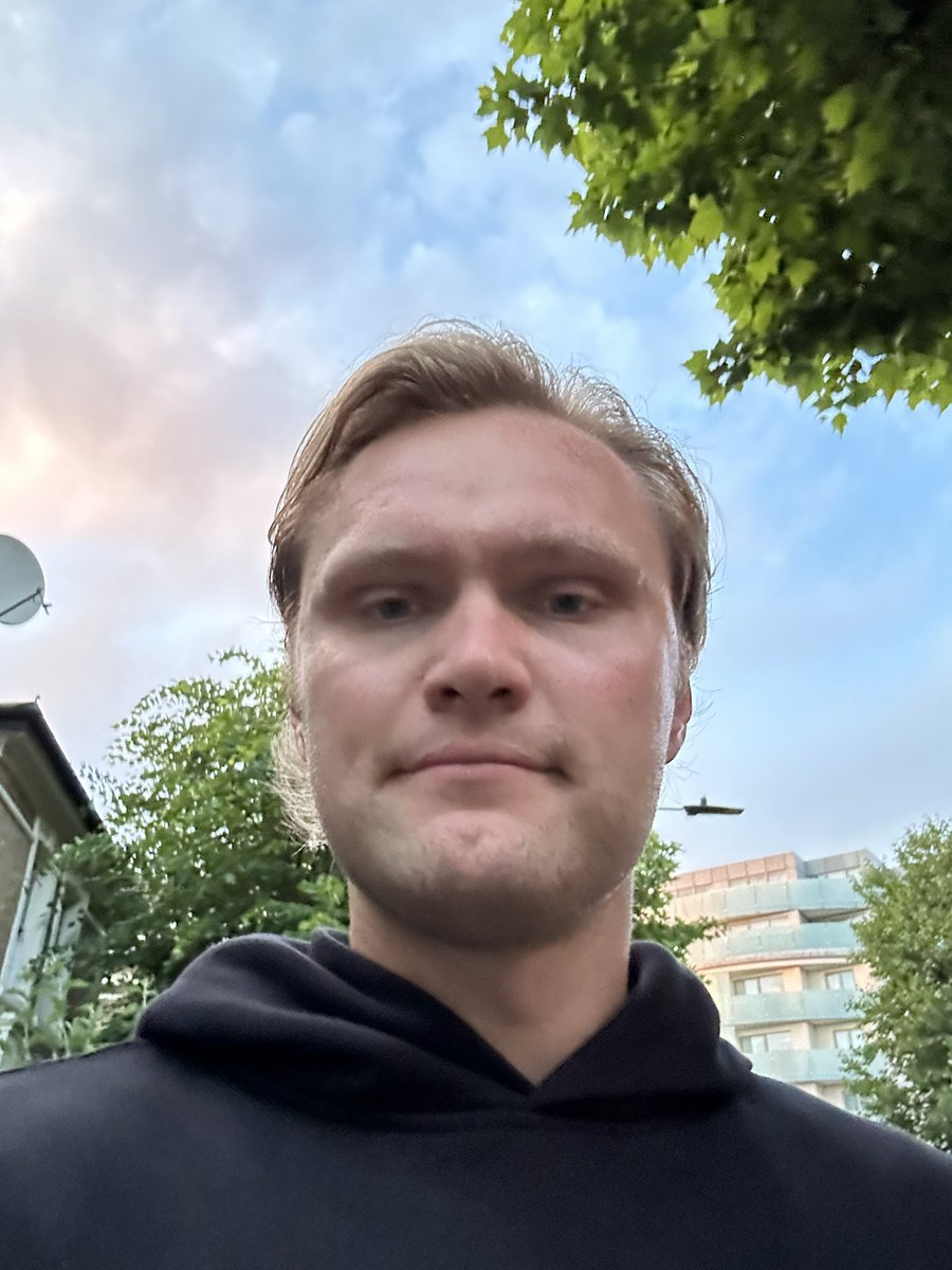 calumwelstead's tweet photo. One of the funniest things about being tall and Scandinavian-looking in the UK is the frequency with which people ask me if I am “that football player”

And while I am not Haaland (nor am I Dolf Lundgren or Avicii), there are the lucky few for whom I have signed their autographs https://t.co/xGtjXyCEoC
