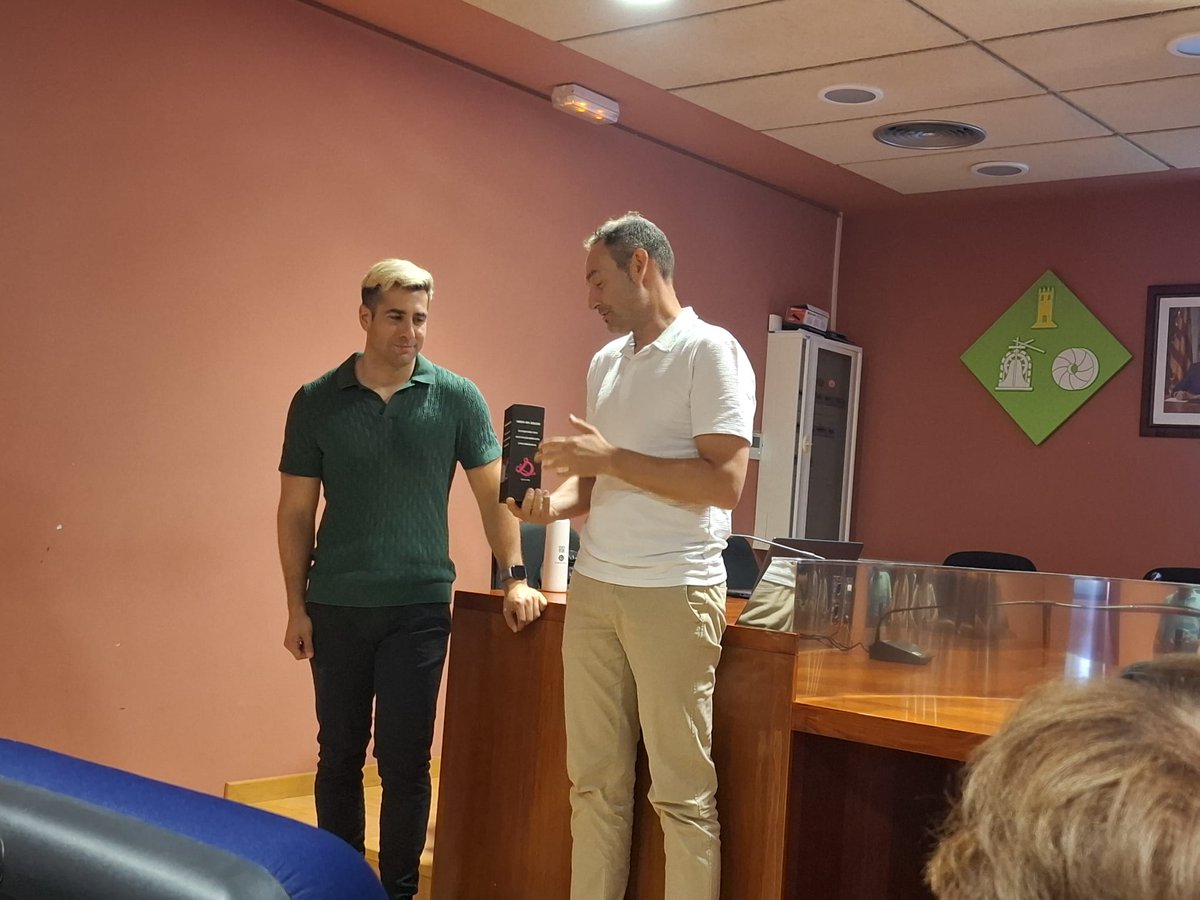 JessEMD1's tweet photo. 🌍🌱 Fantàstica xerrada de Marc Anguera sobre el canvi climàtic en el marc de la Setmana del Medi Ambient.

Gràcies, Marc, per compartir coneixement i conscienciació amb natros!
#somdeJesús https://t.co/CUK9UwbMHe