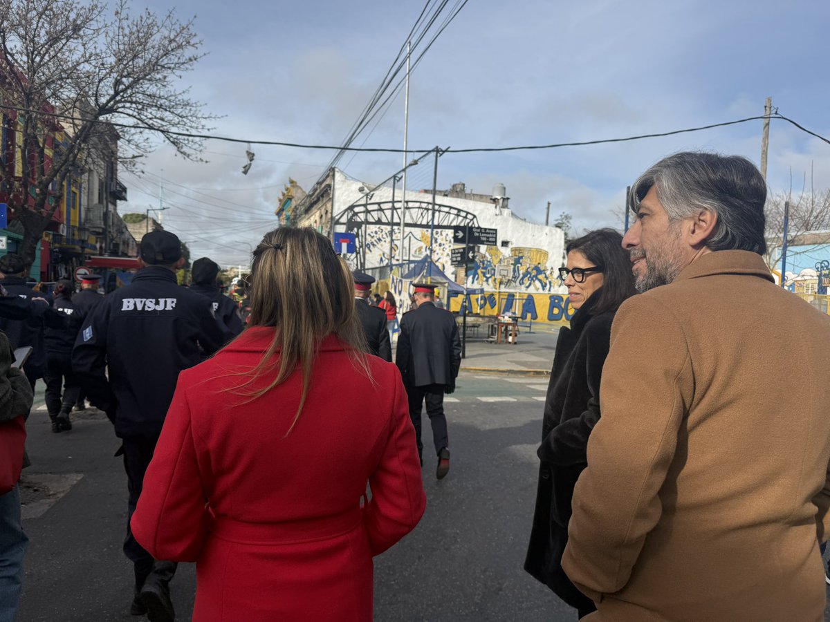 marcedimario's tweet photo. Hoy celebramos el Día Nacional del Bombero Voluntario en Vuelta de Rocha, La Boca, el lugar donde nació el primer cuerpo de bomberos voluntarios del país en 1884. https://t.co/XrU6OnoIP4