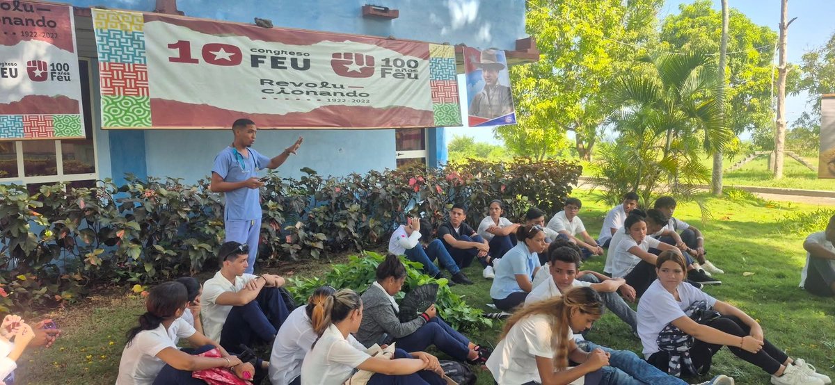 erick_corcoles's tweet photo. Desarrolla la @UJCUCMG de la @UCM152098 en la mañana de hoy Encuentro de Generaciones " En Tiempos de Reafirmación" en homenaje al 95 Cumpleaños del General de Ejército Raúl Castro Ruz. https://t.co/FMmIZpRoo3
