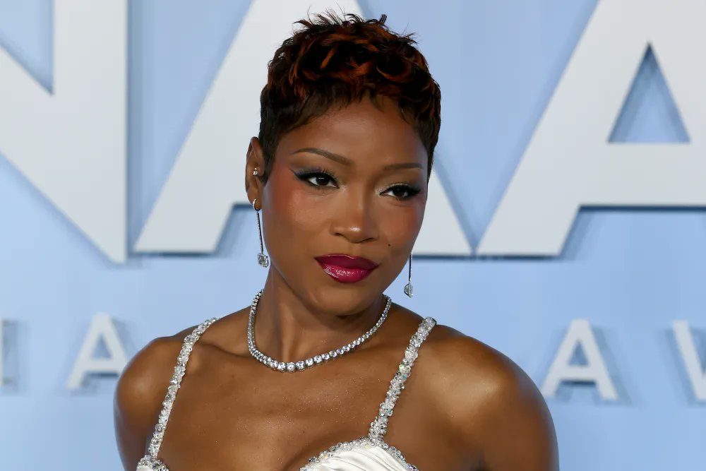 Variety's tweet photo. Keke Palmer opens up about her thoughts on AI:

"The climate stuff is worrying and concerning, but then there’s the reality that it’s not going anywhere. So I find myself trying to figure out how to be prepared, how to create things that protect the environment, be a part of things that are making it ethical. But I’m also understanding how it’s democratizing a lot of spaces for people that otherwise couldn’t reach them. So it’s weird. It can be so positive, but it also can be so damaging." 

https://t.co/kbKNKMpAcT