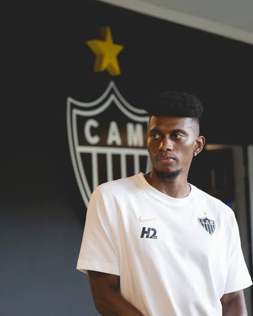 JULIOGALO9X2's tweet photo. O Galo busca um centroavante para disputar posição com o Cassieira Mas, se quem chegar tomar a vaga dele, vamos ter um atacante de 7 milhões de euros no banco?  Afinal, um investimento desse tamanho foi feito para ser protagonista, não reserva. https://t.co/mEcdlUltrg