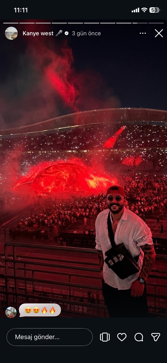 ahmetylmaz826's tweet photo. @oktay_saral Sayın Oktay bey 
Kendi özmü öz  yeğenleriniz de locadan konsere eşlik etti resimleri hala sayfalarında bu nasıl bir tezat bari onları kaldırtsaydınız yazıyı atmadan..!! https://t.co/3FdmgGbFME
