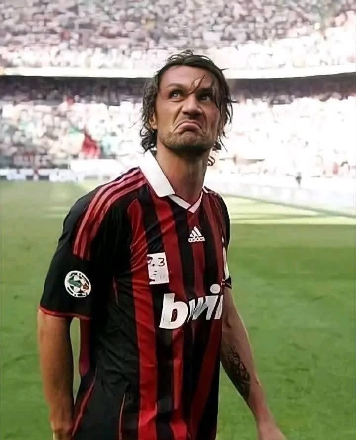 OldSchoolPanini's tweet photo. Paolo MALDINI's last game at San Siro, 24 May 2009. After 24 years at his only club, the Milan legend walked off furious, booed by his own Curva Sud, who unfurled Franco Baresi's shirt : "Only one captain." #TheLastGame 1/2 https://t.co/Qgz4MAO8rk