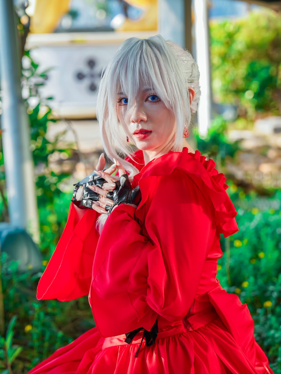 cloudwind_a7c's tweet photo. 《 #最後可以再拜託您一件事嗎 #史卡蕾特 》
我覺得這個角色可以拍各種更有動態感的動作，以後有機會在看Coser願不願意來試看看
Coser 德國熊
#2470GM2 #sony #角色扮演 #cosplay #coser #a7c #人像攝影 #人像 #高雄 #夢時代 #acosta #acosta高雄 https://t.co/HBVVhEsQOZ
