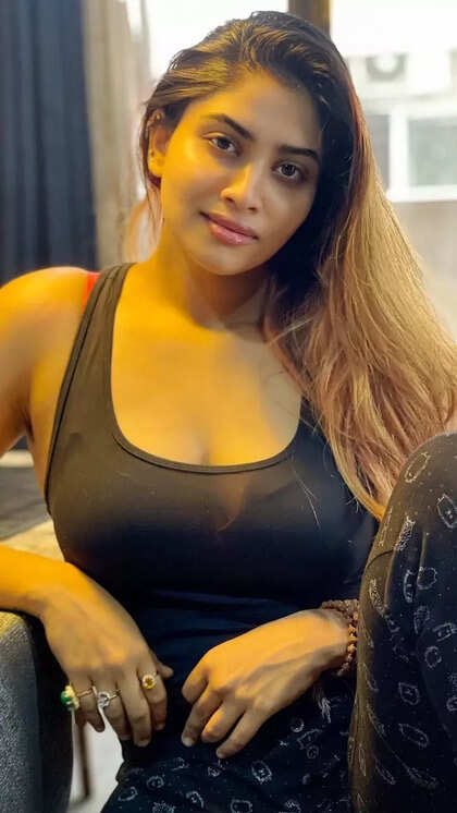 deadkitchen's tweet photo. Shh Shivani mood moonji munda ahh antha mirror munnadi unnaiya lock panni pantah kalati un perutha sootha palarnu adichi sevaka vitu nakkanumdi nee yen thaliya pidichi ahh apdithanda chellam nu sollanum  un echiya vaayala vangitey un pundaiya othu kilikanumdi yen poola umbudi shh https://t.co/gwcqxJenfb