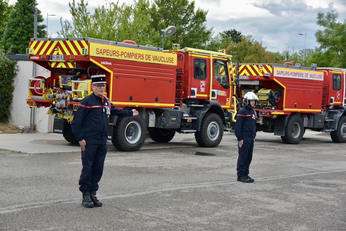 sdis84's tweet photo. [cérémonie]
Passation de #commandement ce soir entre le commandant Grand et le capitaine Gauthier qui devient le nouveau chef de centre de la caserne de #Sorgues.
Félicitations à tous les deux et pleine réussite dans leurs nouvelles fonctions. @Prefet84 https://t.co/gY8Ur47kws