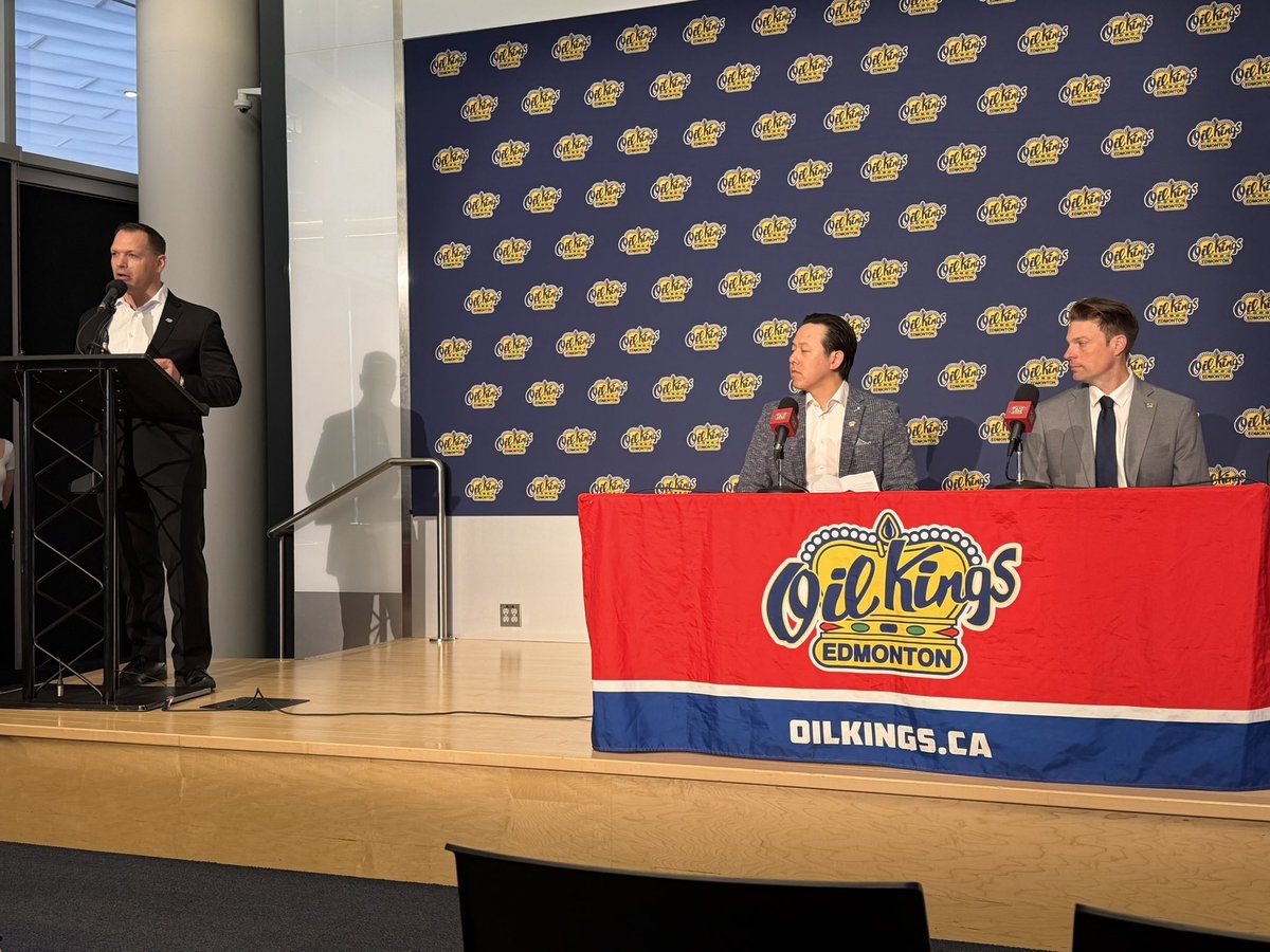 TomGazzola's tweet photo. Outgoing POHO &amp; GM of the Oil Kings Kirt Hill “passing the torch” on to Michael Chan. Jamie Jackson takes on the role of Director of Scouting. Great guys who will do everything they can to continue the strong legacy of Edmonton’s WHL franchise. https://t.co/33GhoqKdIp