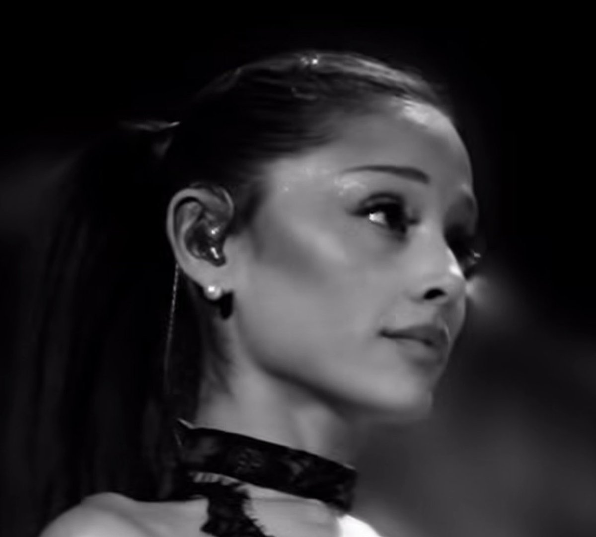 TheGrandeTop10's tweet photo. 🚨AT 8PM EST TODAY WE WILL ALL MASS BUY THE INSTRUMENTAL VERSION ON iTunes🚨

Get your coins ready!!! https://t.co/RweP3KJVR0