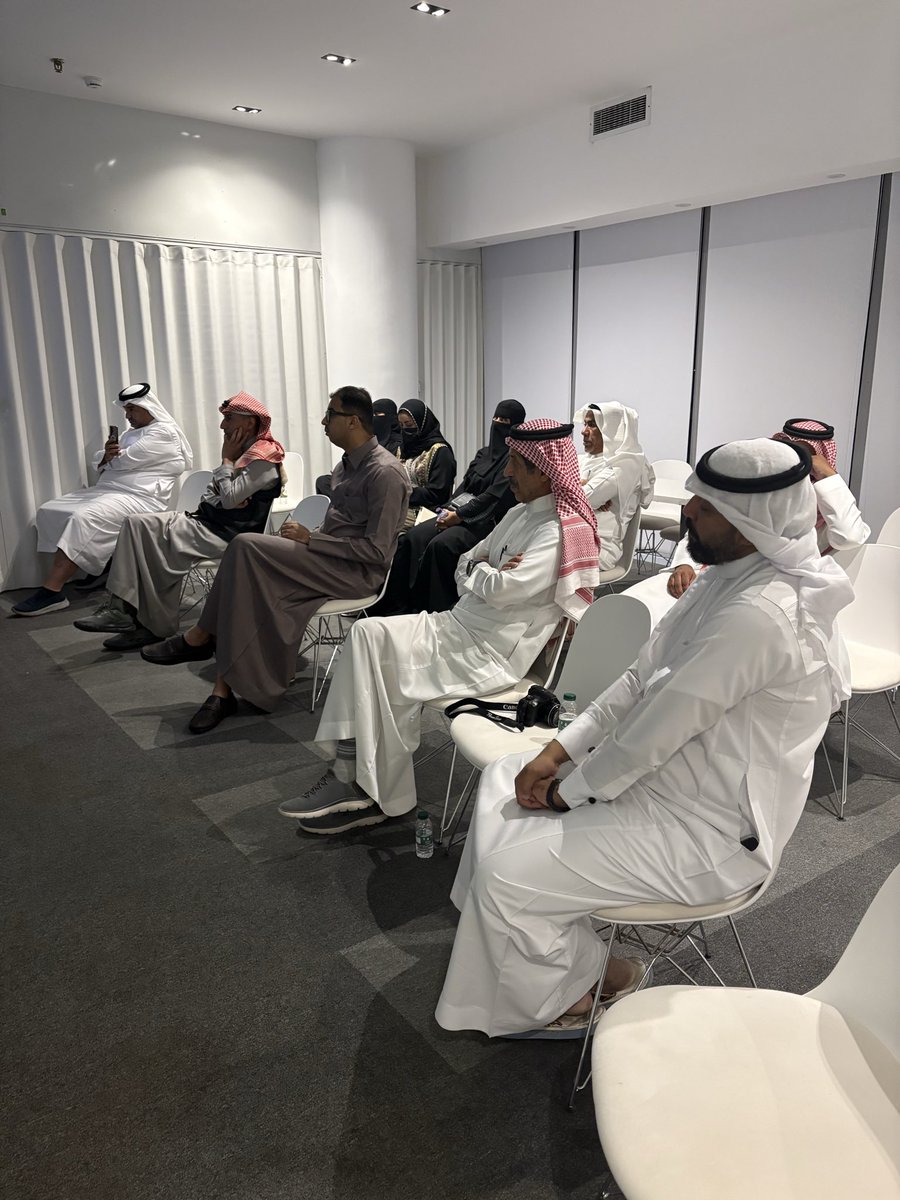 oxygen23135320's tweet photo. تمت اقامة الفعاليه 
الكاتب في زمن الوفرة الرقمية ماذا ربحت الكلمة وماذا خسرت 
قدمتها د/ عبير السماعيل لنادي مدار الثقافي .
ولاقت إستحسان الحضور ، شكراً دكتوره . https://t.co/IIHGumbGEh