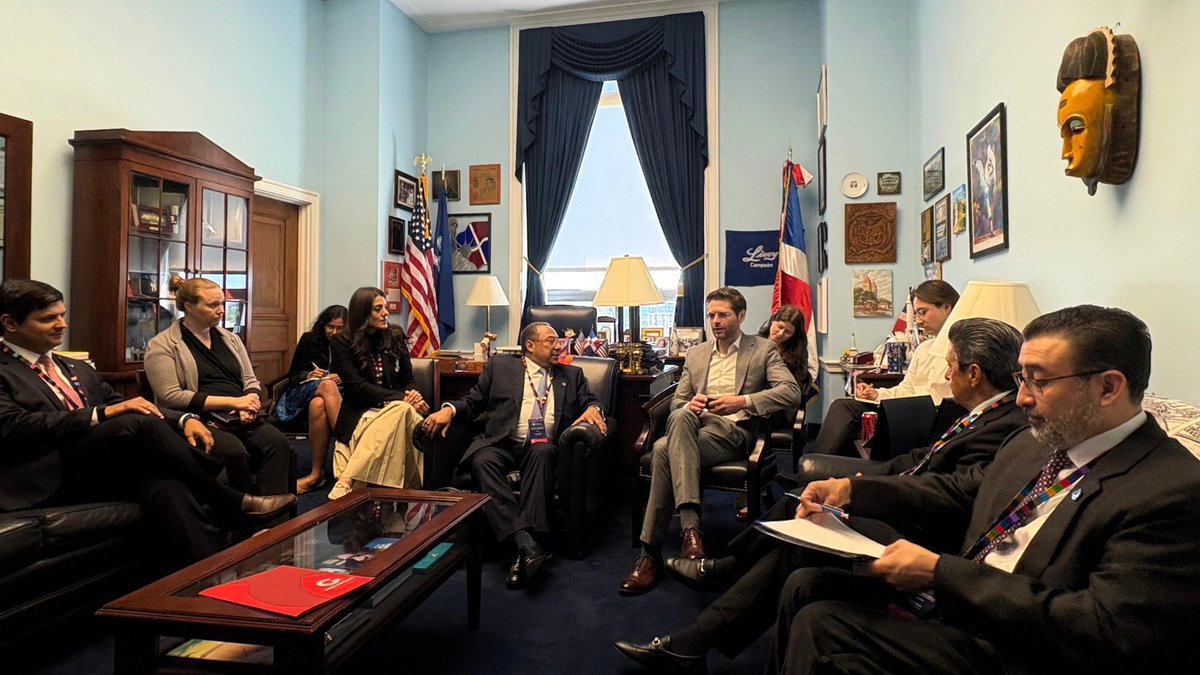 MinexGt's tweet photo. #DiplomaciaComercialGT | El #ViceCancillerGT Julio Orozco, acompañado por la Consejería Comercial de Guatemala en Washington D. C. y una delegación guatemalteca, inició una agenda de reuniones en el Congreso de los Estados Unidos en el marco de Guatemala Week 2026, espacio de diplomacia bilateral orientado a fortalecer la relación entre ambos países.

La delegación sostuvo reuniones con diversas oficinas congresionales, entre ellas la del congresista Adriano Espaillat (D-NY), en las que se abordaron oportunidades para profundizar la relación económica bilateral, así como avances en iniciativas de cooperación y temas estratégicos de seguridad.

📰 https://t.co/lwSUJjYmPG