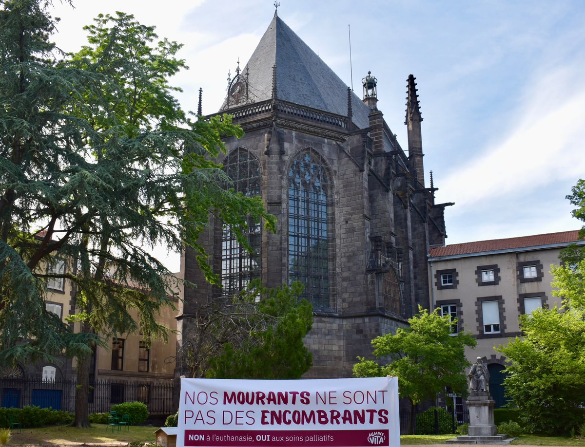 JMarcViller's tweet photo. Avec @AllianceVITA63 nous affirmons que nos mourants ne sont pas des encombrants. 
Nous voulons les accompagner jusqu'au bout. https://t.co/lgFSV6CPiU