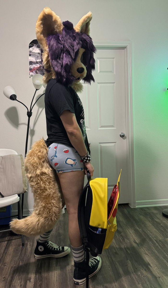 AlexisFaustus's tweet photo. May I have my shorts back? https://t.co/aUiMcyuGXI