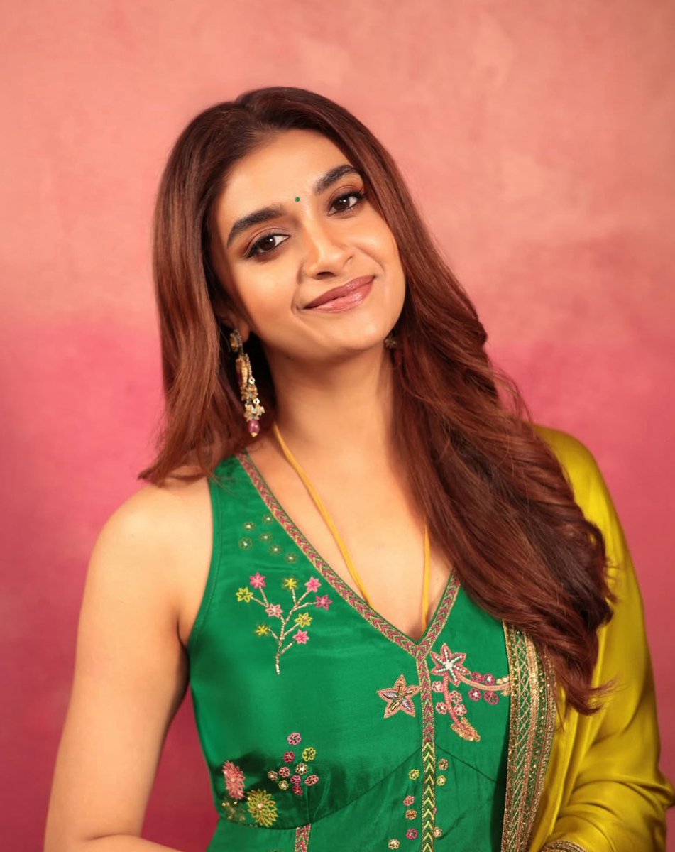 deadkitchen's tweet photo. Keerthy munda unna homeymoon kootitu poi pool villa room la unna ammanama oru varam vechu daily 10 shot pottu unn pundaiya nappanum di andha molaiya sappi pundaiya othute unn kundila enn viral ah vittu nondi adhe viral unn vaaila vechu sapa sluven enn sunniya sappi urinea kudi di https://t.co/FfAhH4AgtO