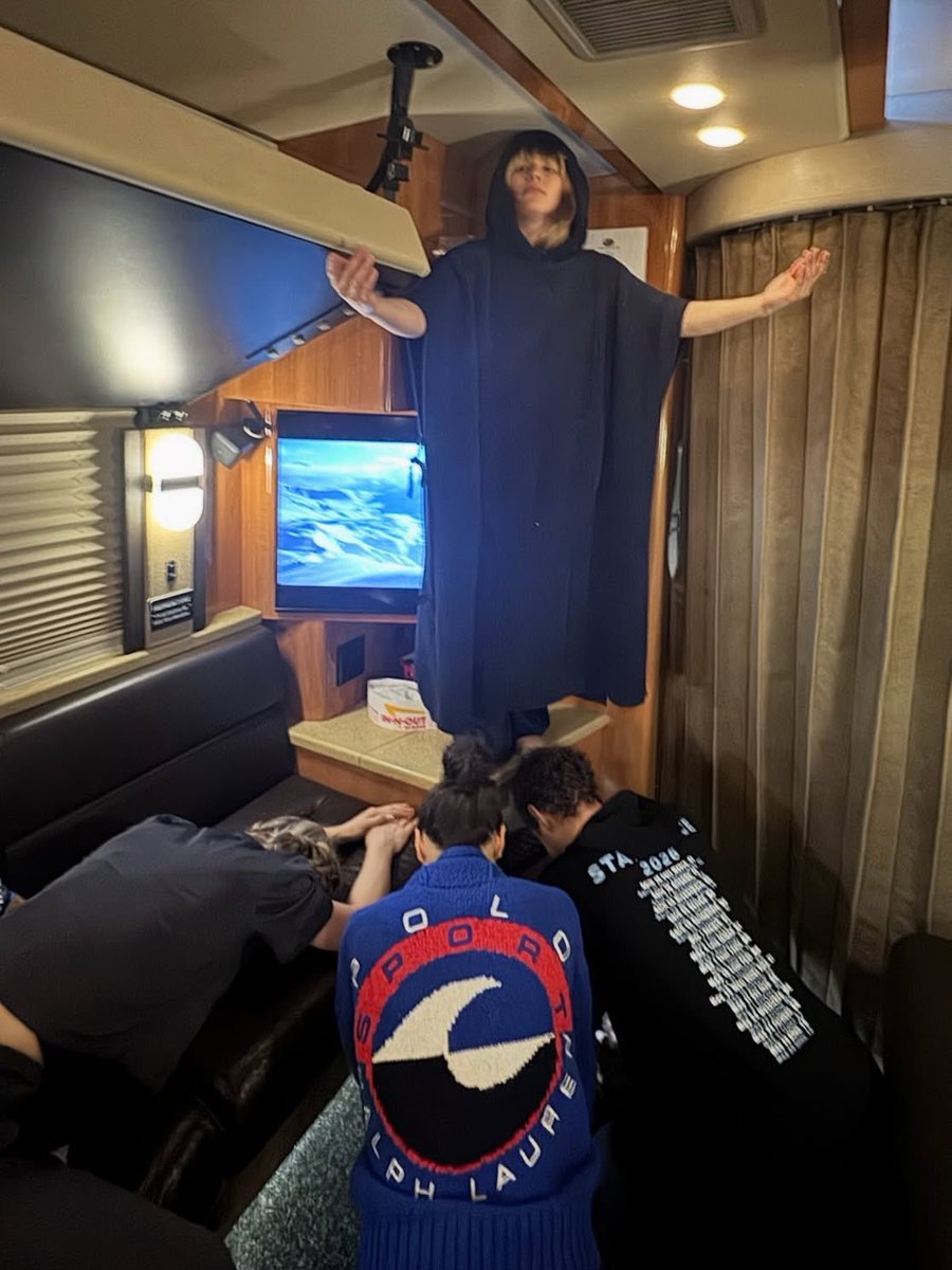 AlysaLiu885's tweet photo. Madison Chock shared new photos with Alysa Liu and her colleagues, captioning them:That's a wrap on @starsonice ✨29 shows, 28 cities in 7 weeks and countless memories to treasure.
christinacarreira 🥹🥰❤️❤️
jasonbskates🥲 🌟❤️
#MadisonChock #StarsOnIce #FigureSkating  #AlysaLiu https://t.co/KN5pD5iM5R