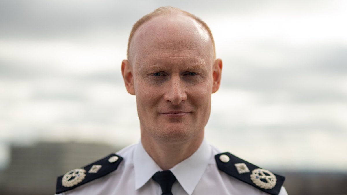 NicholasLissack's tweet photo. I call on Hampshire Chief Constable Alexis Boon to resign or be sacked immediately.

Tonight’s shameful police brutality against Henry Nowak’s mourners in Southampton is the final, ugly straw.

Enough. https://t.co/HDOD9EF0kN