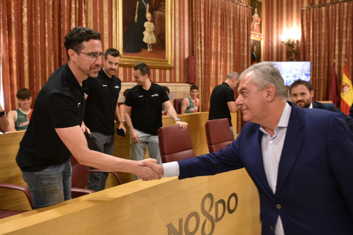 jlsanzalcalde's tweet photo. El @caja87basket ya es de 1ª LEB. En menos de 2 años han logrado una proeza al alcance de muy pocos. 

Ya forma parte de la historia del deporte sevillano y cuyo futuro es aún más prometedor. 

¡Enhorabuena a jugadores, cuerpo técnico, directiva, patrocinadores y afición! 🏀💚❤️ https://t.co/wD94fQTXS5