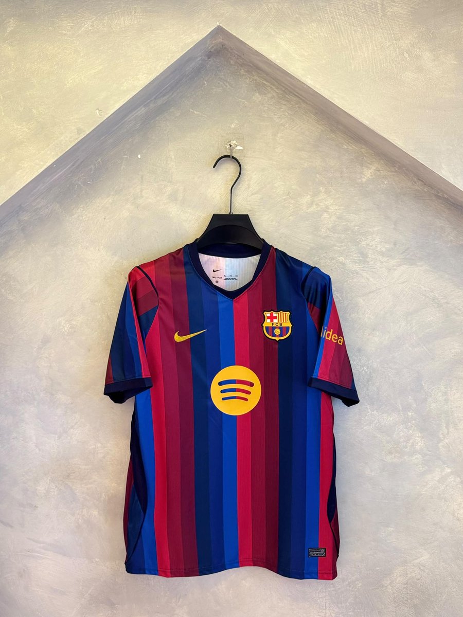urmeedude96's tweet photo. Frame one: Barcelona special kit #17,000
Frame two: Barcelona Home kit 2026/27 #16,000
Frame three: Dortmund Home kit 2026/27 #16,000
Frame four: Bayern Home Kit 2026/27 #16,000

I deliver nationwide because location is not a barrier. 
Jersey by urmee...wear ur passion https://t.co/cuqzKCuX3L