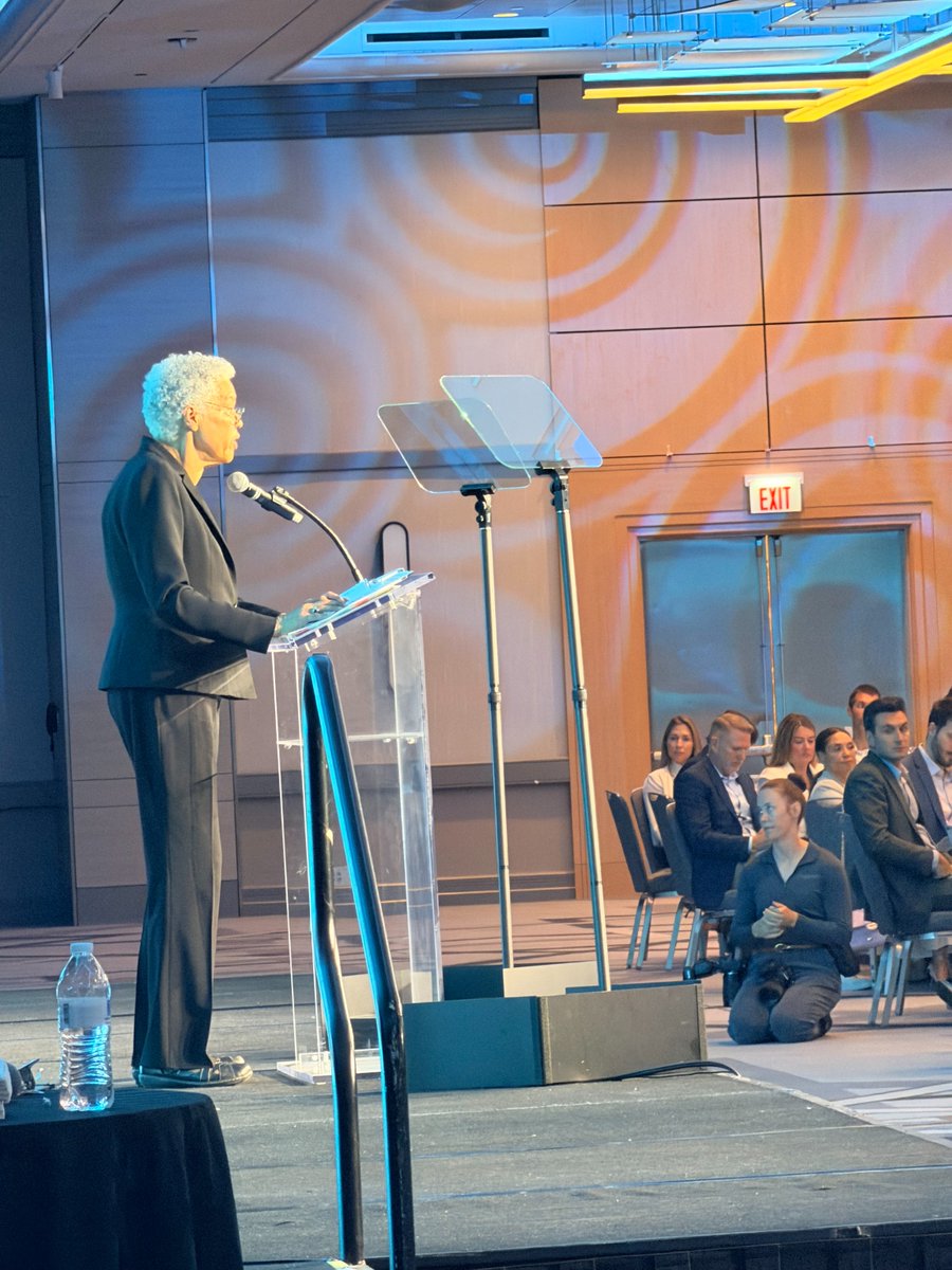ToniPreckwinkle's tweet photo. This morning, I joined business and community leaders at the Chicagoland Chamber of Commerce Annual Meeting. From supporting small businesses to investing in emerging industries, we're working to ensure Cook County remains a place where people and businesses can thrive. https://t.co/g2QxygxMRs