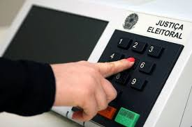 Fvas's tweet photo. O dilema estratégico da direita

1/6 📊 Pesquisas de 2ºT a esta altura têm pouca validade para intenção de voto, mas são valiosas para mapear tendências. Os dados da Quaest de maio iluminam um desafio da direita: como ampliar sua competitividade eleitoral? 🧶👇 https://t.co/CrMdBvQ1I7