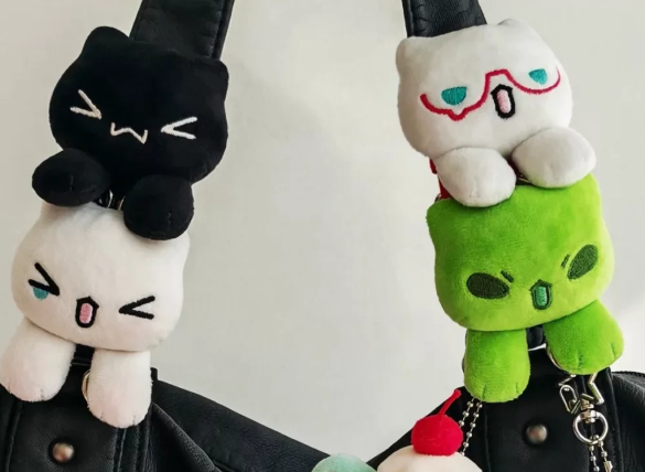 2urrabbit's tweet photo. çanta sapına anahtarlık takmayı sağlayan şey go

ayak ucunda anahtarlık yerleri var
fee dahil 190 tl
seçenekler bu şekilde çok açık tutmayabilirim https://t.co/CDpWmzzSw2