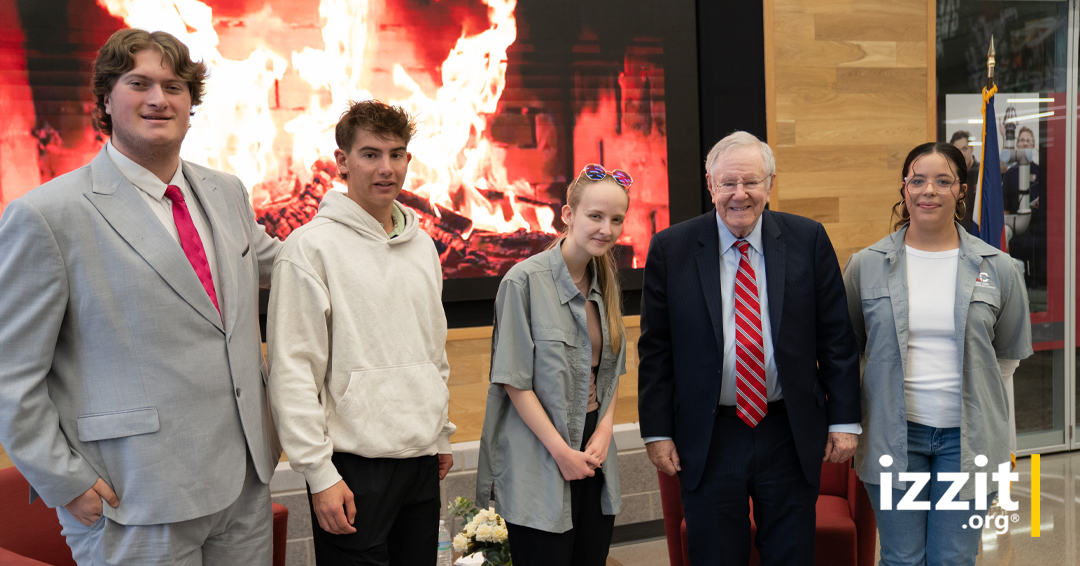 izzit_org's tweet photo. Over the past year, students at Marlboro High School, Haas Hall Academy, &amp; Cherry Creek Innovation Campus had the opportunity to sit down with Steve Forbes &amp; ask their own questions.

Three schools. Hundreds of students. Conversations they won't soon forget.

🎓 https://t.co/Sb51hjp44n