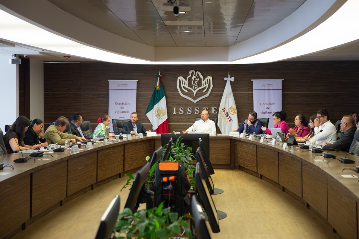 RicardoRuizSua2's tweet photo. Presidí la Sesión Ordinaria 570 de la Comisión de Vigilancia del @ISSSTE_mx en donde el Director de Prestaciones Económicas, Sociales y Culturales @juangerardolh compareció en términos del Funcionamiento y Operación de los Servicios Pensionarios y Préstamos Personales. https://t.co/5aHNJEsqkt