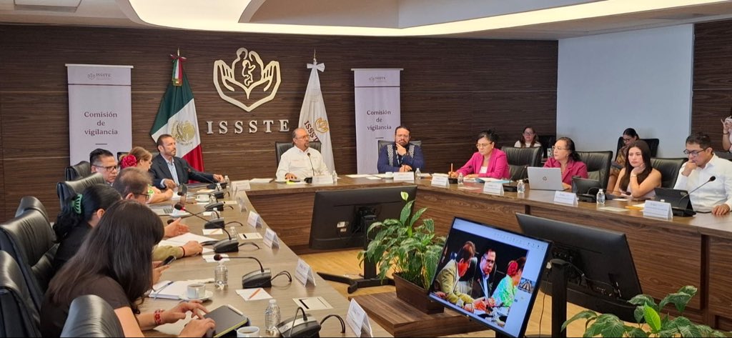 RicardoRuizSua2's tweet photo. Estas acciones fortalecen los mecanismos de rendición de cuentas al interior del @ISSSTE_mx y consolidan la vinculación institucional para garantizar servicios de calidad en beneficio de la derechohabiencia. https://t.co/jDYX8v8lAv