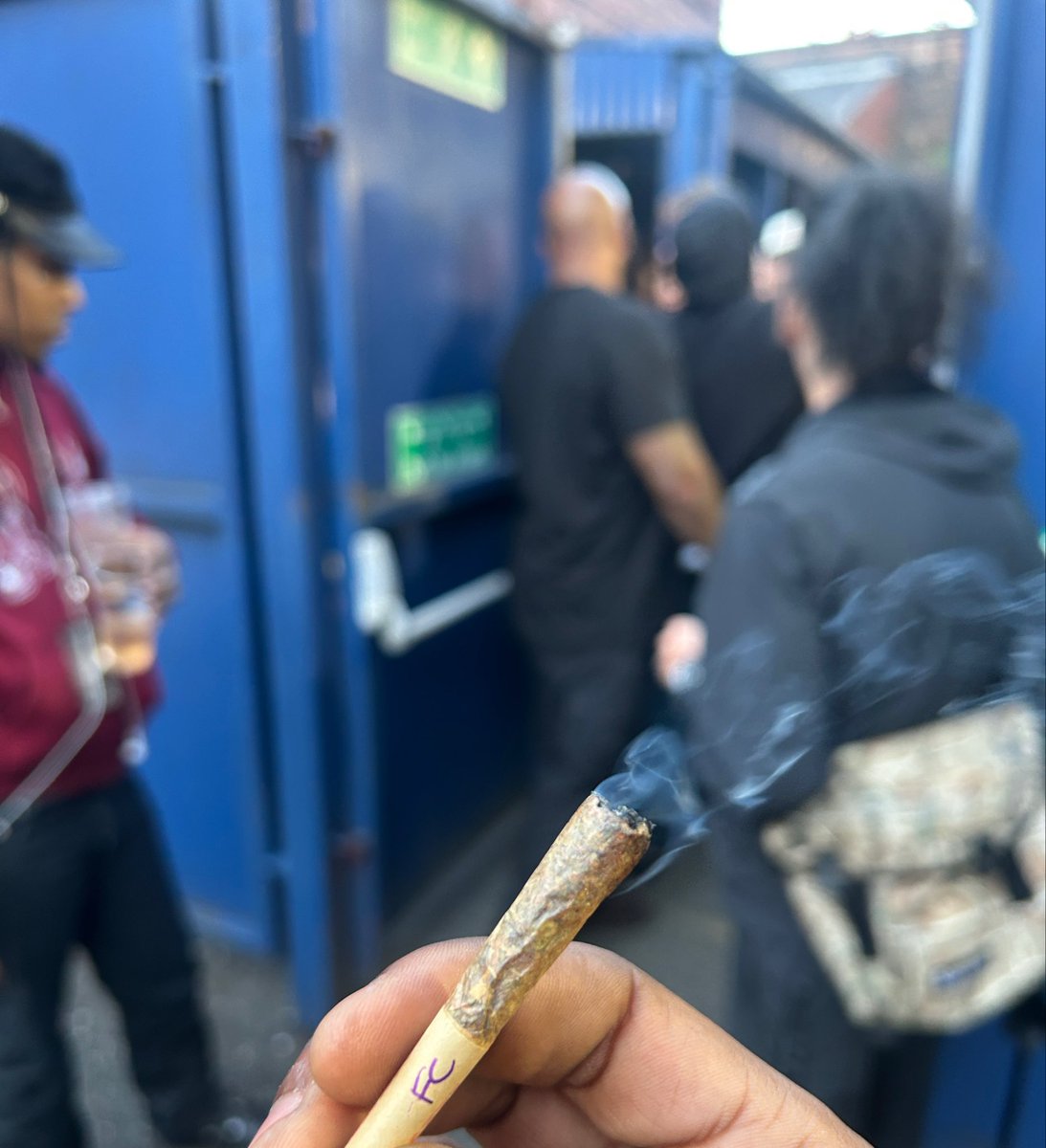 cashyams's tweet photo. Yo fakemink took me backstage gave me a zoot and I threw up https://t.co/eAjQKrixHP