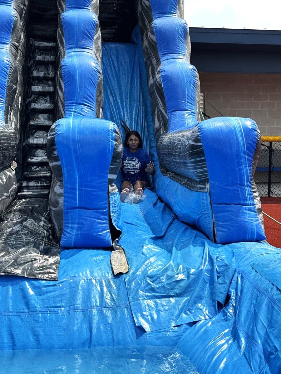 NataliaISD's tweet photo. What a fun day for our Junior High athletes! 💦☀️

Students enjoyed water slides, good food, and time with friends during Athletics Fun Day. A big thank you to our Athletic Booster Club for making this special day possible! 💙

#MustangPride #JHAthletics #ThankYouBoosters https://t.co/Q8YJ2BPmkz