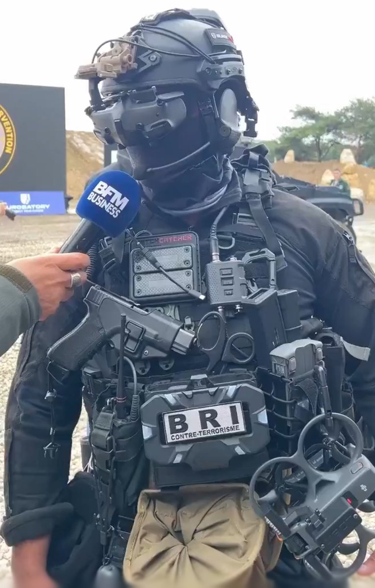 natsecboogie's tweet photo. From BFM via @pierrealain59 we have a French BRI Officer displaying his FPV load out during an interview:

-DJI Goggles 3
-DJI Avata 2 w/ expansion Mount tactical light kit
-DJI RC Motion 3
-2x DJI Intelligent Flight Batteries

Likely all purchased as a DJI Avata Fly More Combo. https://t.co/wqhtvThnko