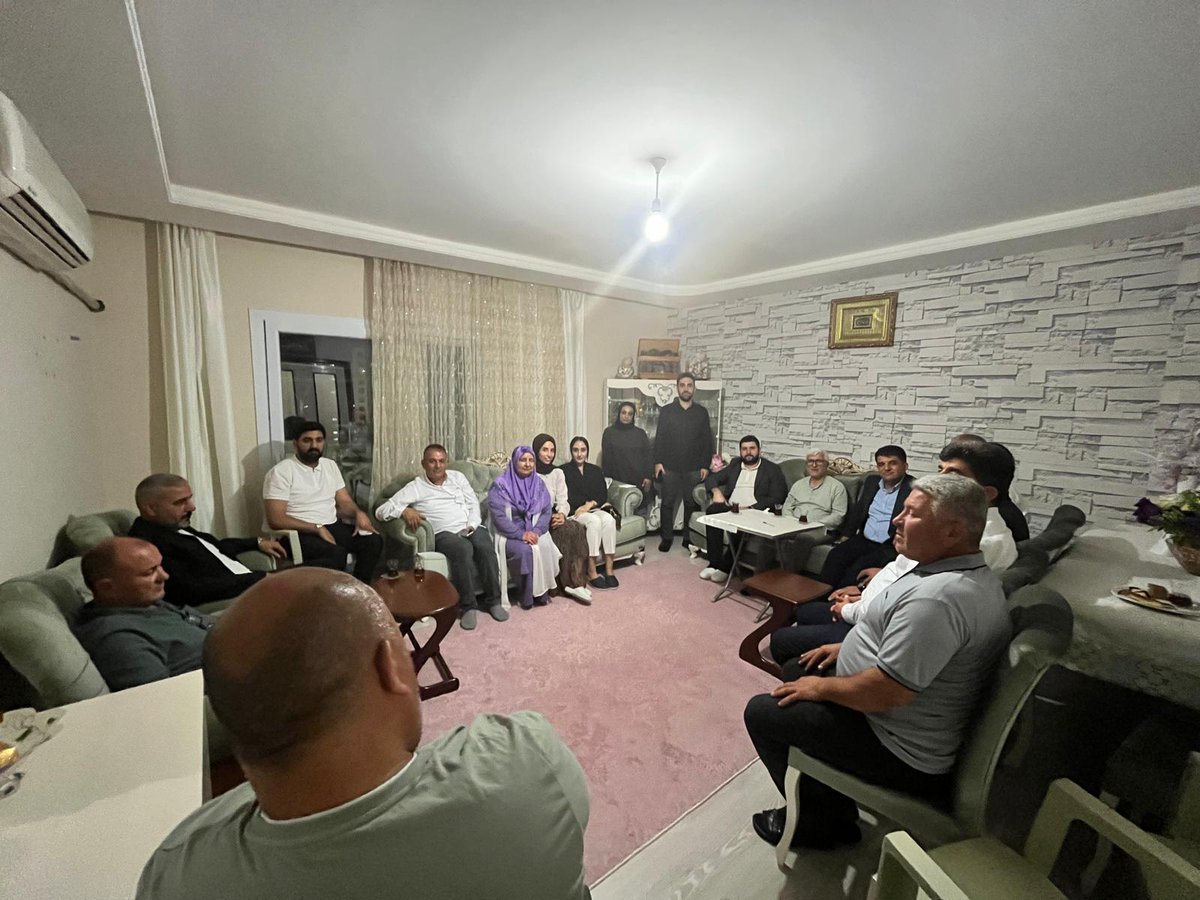 ahmetturgutacik's tweet photo. 📍TARSUS 

📍 Atatürk Mahallesi  

📍Mahalle Yönetim Kurulu Toplantısı 

​İl Yönetim Kurulu Üyelerimiz Sayın Büşra Yıldırım,Sayın Hasan Say, Tarsus İlçe Başkanımız Sayın. Fevzi İnan, Tarsus Kadın Kolları Başkanımız Sayın.Yaren Abbak, Atatürk Mahallesi Mahalle Başkanımız Mahmut Alkaş ve mahallemizde ikamet eden ilçe yöneticilerimizle birlikte; 
Atatürk Mahallesi Mahalle Yönetim Kurulu Toplantısını gerçekleştirdik.

@abuyukgumus @yahyacelik_ @vahitatalan @AdemAldemir33 @hasansaytr @AvBusraYildirim @fevzi96398118 @yarenabbak33 @CihanKo9612