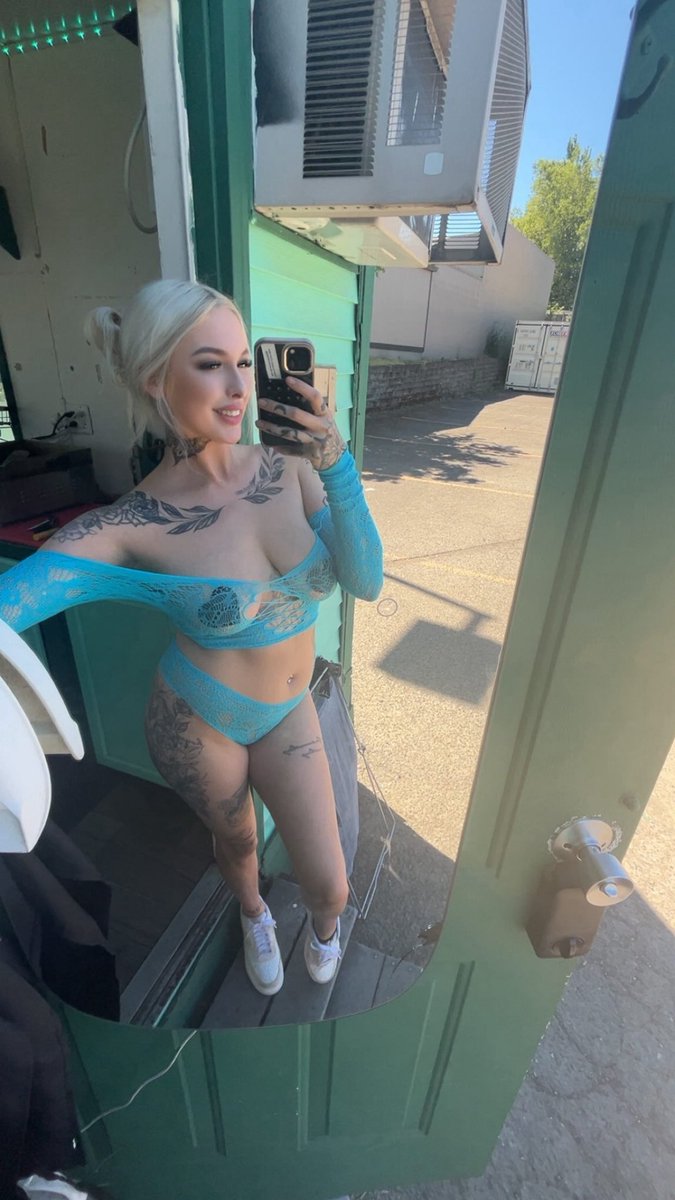 bombshellcoffee's tweet photo. @baristatay98  till 3pm 💗 
17180 SE. McLaughlin Blvd., Portland, OR 97267 https://t.co/AH8nDL8Amc
