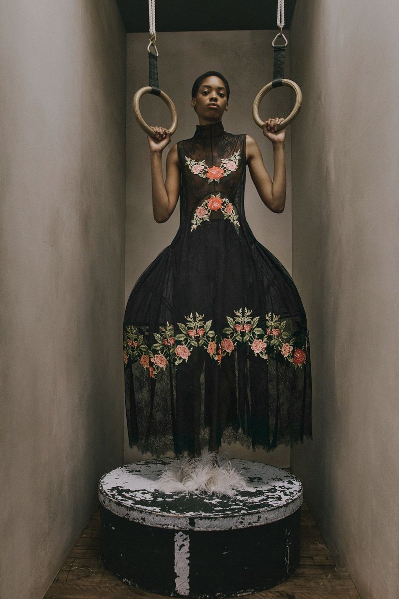 LaModeUnknown's tweet photo. The romantic decay of ✨️Erdem✨️ Resort 2027 — ALL the looks in a thread.🪡🧵

PS: floral, sheer and cinematic. https://t.co/c2GdB1MUAa