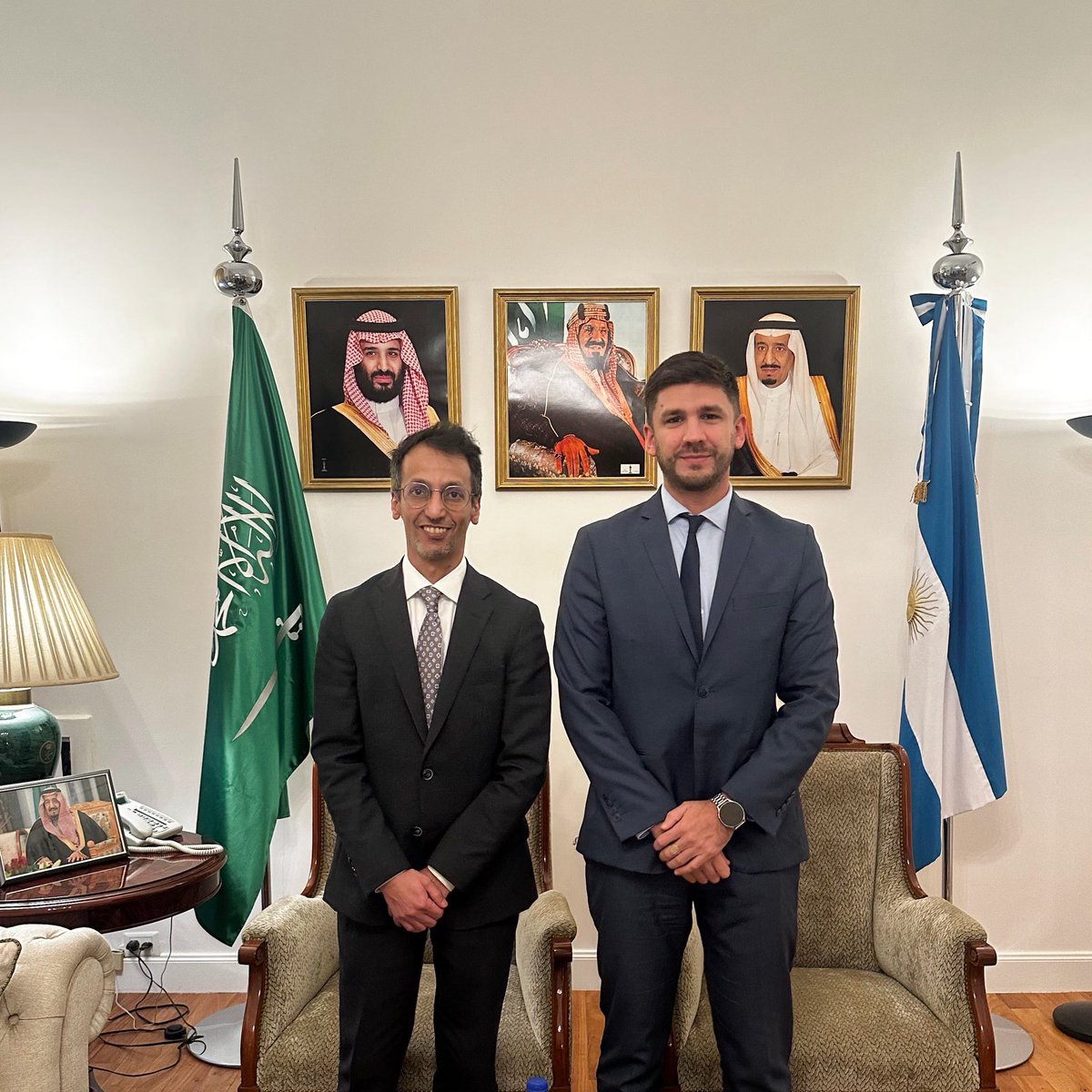 KSAembassybue's tweet photo. #BuenosAires | El Encargado de Negocios a.i , Sr. Ibrahim Addkhayel, se reunió con el Director de la Agencia de Inversiones de la provincia del Chaco, Sr. Martín Braillard Poccard. Durante el encuentro, se analizaron las oportunidades de cooperación entre el Reino y la provincia del Chaco en diversos ámbitos.