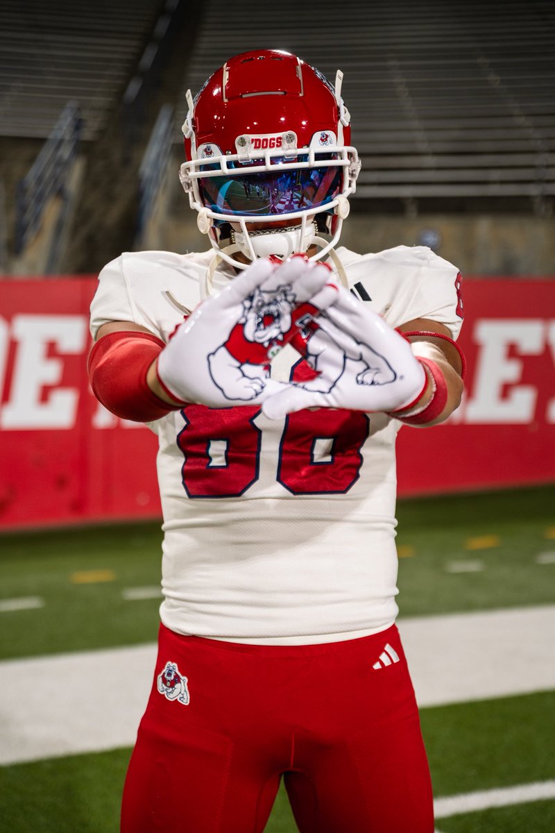 Zach_Wolfe18's tweet photo. Thank you @FresnoStateFB for the amazing Offical Visit. I had a great time with all the coaches and players. Couldn’t have had a better visit without all the coaches making me feel at home. #gobulldogs @mhalloliver @Coach_Entz @CoachGigli @NickBenedetto_ @FBEli_ @jakerasmussen_ https://t.co/t9Bh4Aqe73
