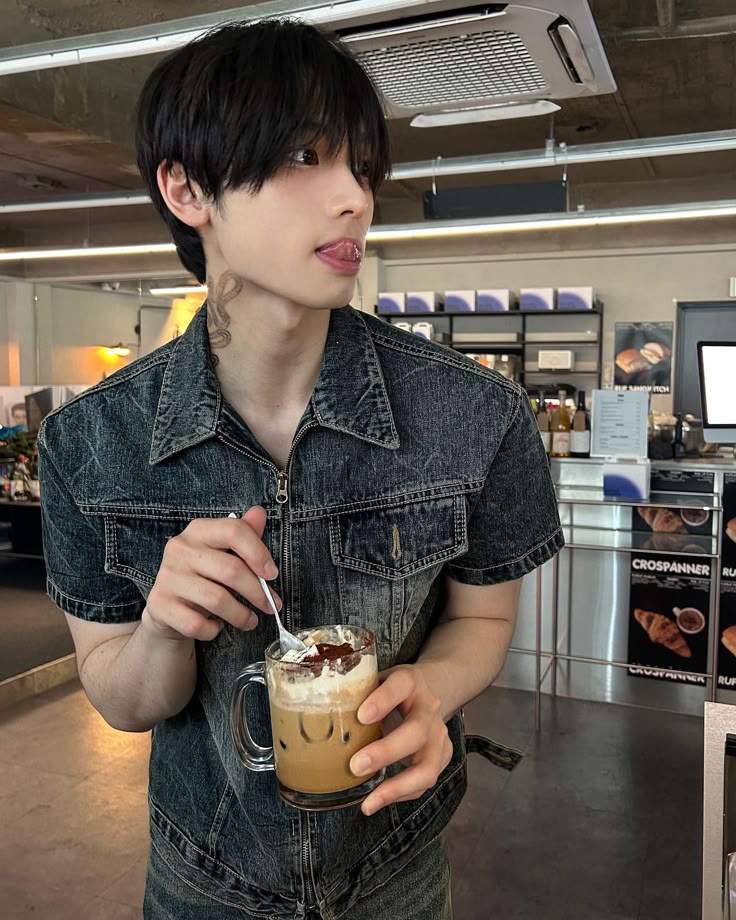 the_slaydesign's tweet photo. Name: Marshall
Surname: Myeong
Etnicity: Korean-American
Occupation: fashion &amp; visual designer
Status: 0/0 happly single

#krp #krp18 #krp21 #kpoprp #openrp #twtrp https://t.co/Uv9TuXfVJ0