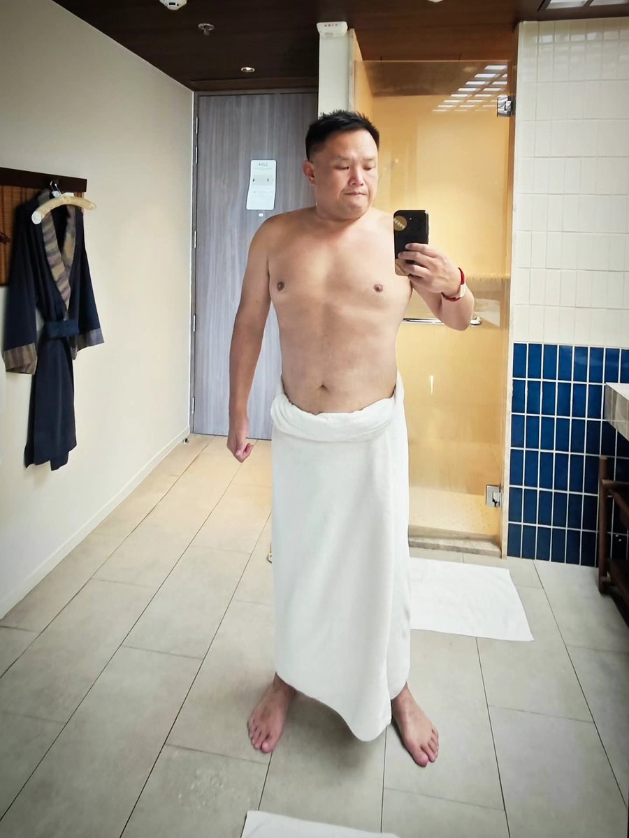 SirasithTa's tweet photo. เช็คหุ่นก่อนกลับ ขอ #ขายของ หน่อยยยย @adlib.khonkaen #AdLibKhonkaen #AdLib

ปล.ด้วยมุมกล้องจากหมูอ้วน ได้กลายเป็นหมูหมีไปแย้ว 🤭😆 https://t.co/mybLCam1F1