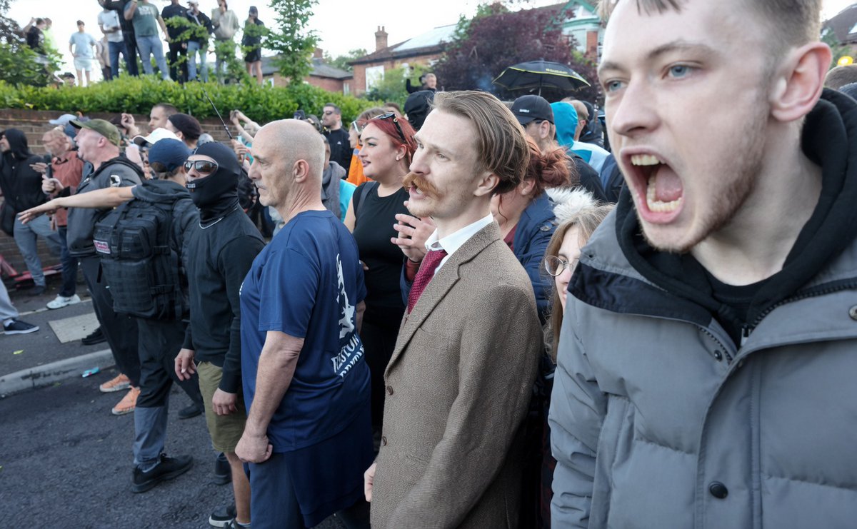 MittensOff's tweet photo. Is this 'cold rage' Nigel Farage? Some prison time shouldn't just come to the rioters of Southampton, but you too, you sent them. #Farage #FarageRiots https://t.co/wXjRLanqOl