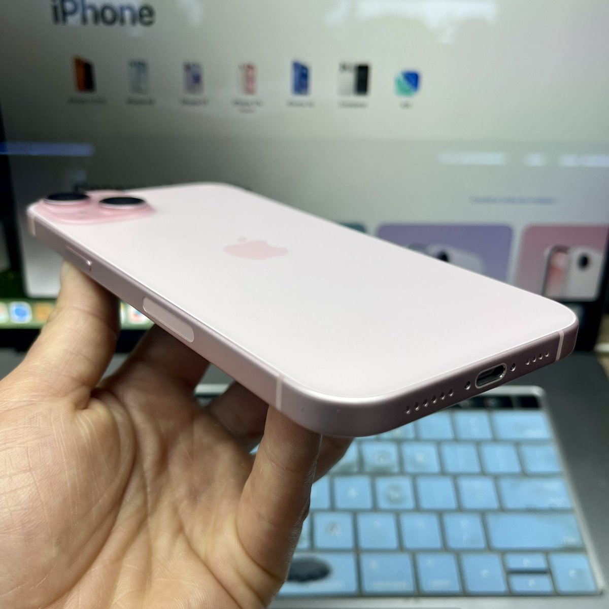 austroimportaci's tweet photo. ¡Llévate este iPhone 15 Plus rosa de 256GB por solo $600! Batería al 100%, libre para cualquier operadora, versión eSIM y con garantía. Incluye cargador, protector y mica. Equipo impecable, listo para usar. https://t.co/SSFa2Ysiuq