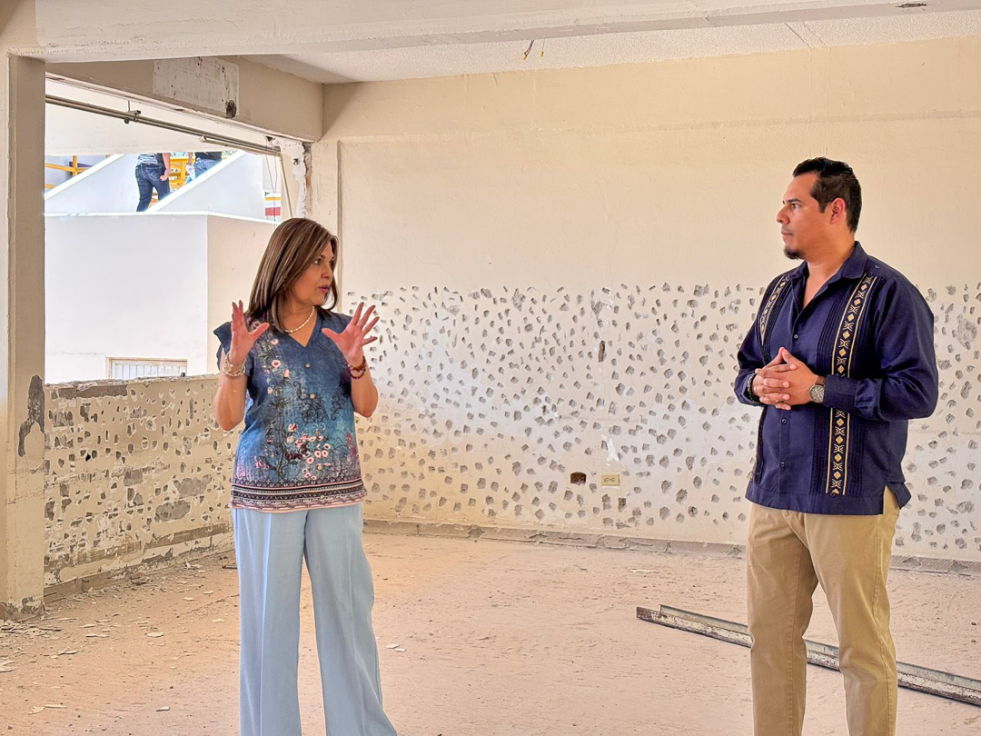 UES_MX's tweet photo. 🏗️🌱 La rectora @PatyPatinoF visitó la UES Navojoa, donde saludó a docentes que participan en el curso “Emociones Positivas y su rol en el entorno del aprendizaje” y supervisó los avances de la techumbre deportiva y el Laboratorio de Ingeniería en Horticultura. 📚✨ https://t.co/Ht0ObQmsnF