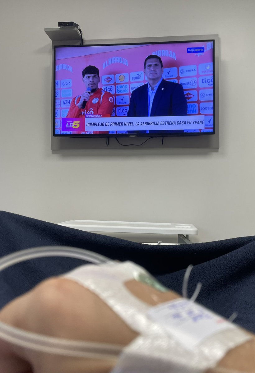 rodria21's tweet photo. Buenas, amigos de #LD5 @TigoParaguay Reportando sintonía desde el hospital. Con muchísimas ganas de salir ya y ganarme esas entradas para ver a la Albirroja este viernes ya que el fútbol lo cura todo! ¡Fuerza Paraguay!" https://t.co/Yocf1YRGgu