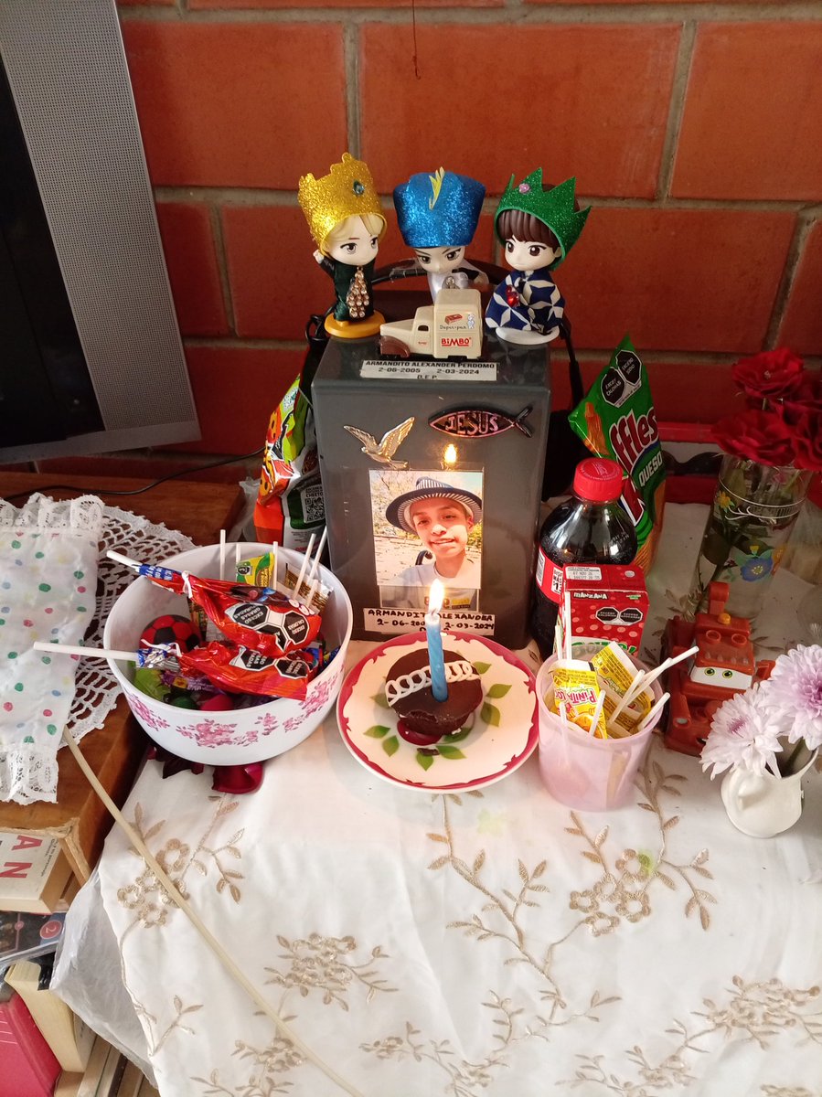 VPerjim's tweet photo. Feliz Cumpleaños Póstumo #21años Felicidades haya en el Cielo Corazón 😍🎂🍟🍔🎈🥳🥳😗 https://t.co/PndWlui8PZ