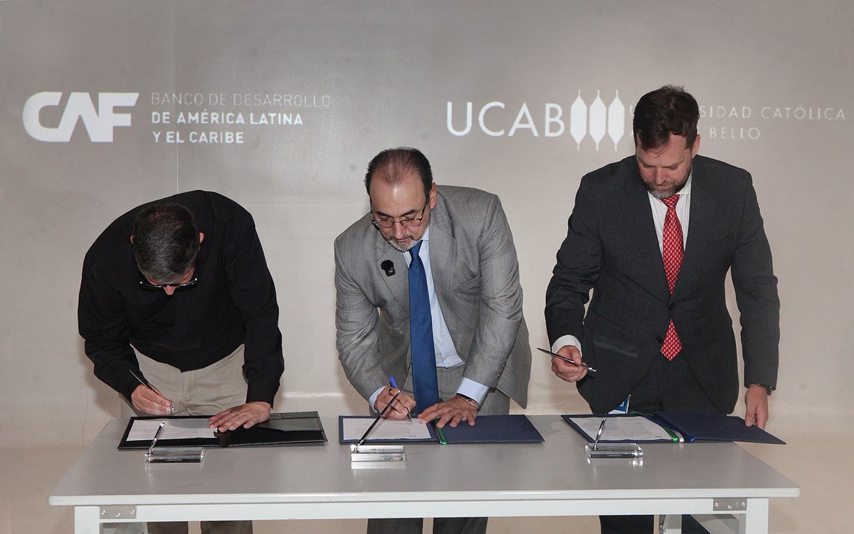 InvestigaUCAB's tweet photo. 📣 La UCAB y el Banco de Desarrollo de América Latina y El Caribe (@AgendaCAF) suscribieron un convenio para implementar servicios de salud a distancia entre habitantes de territorios de la Amazonía. Conoce todos los detalles del acuerdo vía @elucabista: 🔗https://t.co/uVfdSQJGnu https://t.co/v3xOvHQmfR