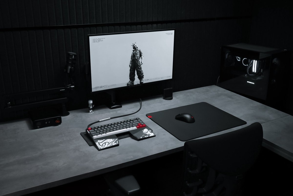 __BoIo's tweet photo. A touch of red with Zowie. https://t.co/5YvwITFFVR