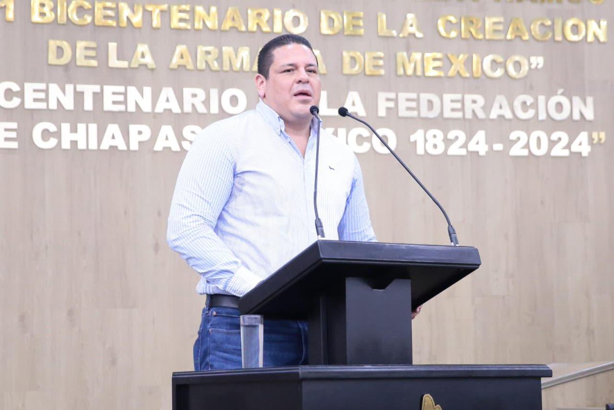 rubenzuarth's tweet photo. Subi a tribuna a debatir con MORENA, a contrastar datos y visión de país.

¿QUÉ HICIERON? ROMPIERON EL QUÓRUM Y SE SALIERON.

No aguantaron que uno se posicione con cifras, datos y estadísticas, y sobre todo que el pueblo se entere que las cosas no van bien en Mèxico.

Cuando no pueden con argumentos, huyen.

Seguiremos hablando por #Chiapas, aunque no quieran escuchar y menos debatir. #HagamosloJuntos