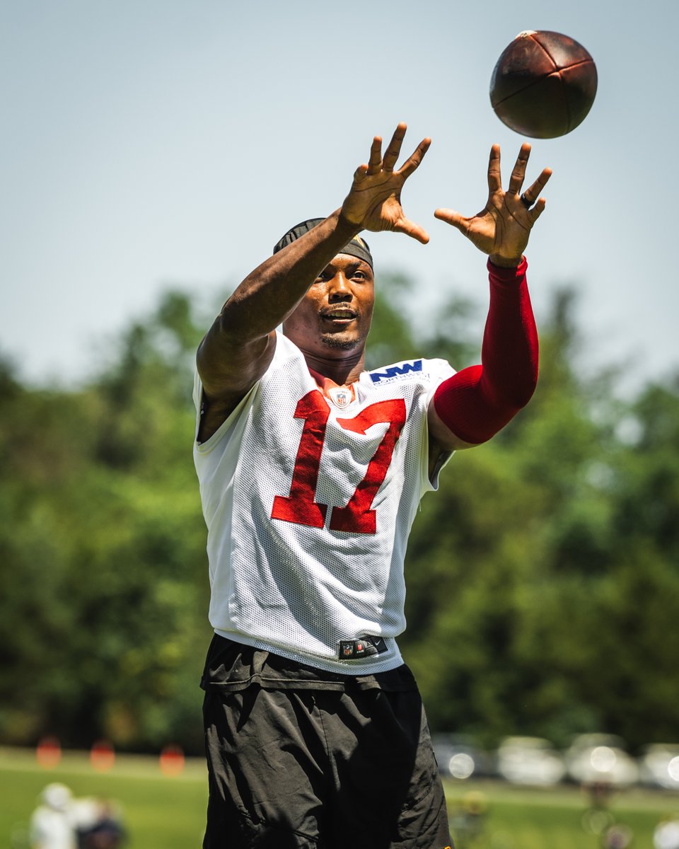 Commanders's tweet photo. we hand selected these practice photos just for you 😃

@bigbearai | #RaiseHail https://t.co/4X5BXTj8yn