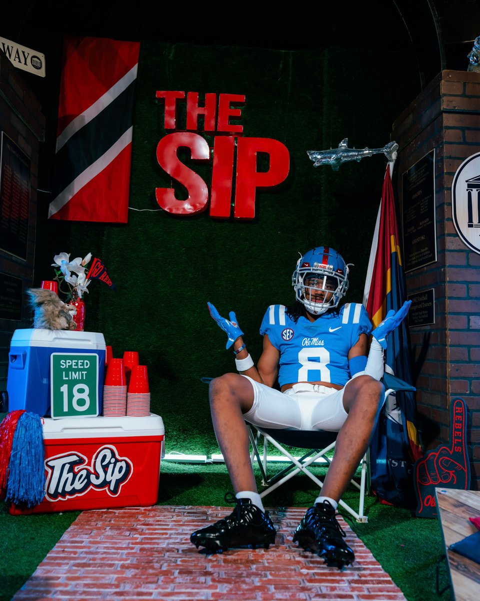 DylancHaley's tweet photo. Thank you!! @OleMissFB @Coach_MWoodson @wesnab4646 @CoachGolding @wesyerty24 

🦈🦈 Loved my time in The SIP!! https://t.co/jgNY4gHpwd